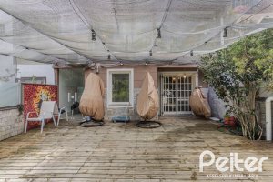 Casa em Condomínio à venda com 259m², 3 dormitórios, 1 suíte, 3 vagas, no bairro Vila Nova em Porto Alegre