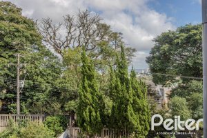 Casa em Condomínio à venda com 259m², 3 dormitórios, 1 suíte, 3 vagas, no bairro Vila Nova em Porto Alegre