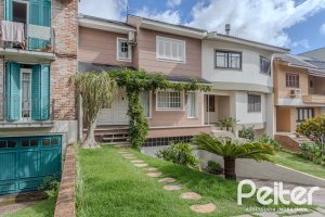 Casa em Condomínio à venda com 259m², 3 dormitórios, 1 suíte, 3 vagas, no bairro Vila Nova em Porto Alegre