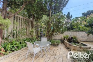 Casa em Condomínio à venda com 259m², 3 dormitórios, 1 suíte, 3 vagas, no bairro Vila Nova em Porto Alegre