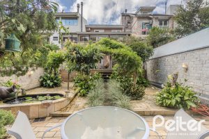 Casa em Condomínio à venda com 259m², 3 dormitórios, 1 suíte, 3 vagas, no bairro Vila Nova em Porto Alegre