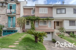 Casa em Condomínio à venda com 259m², 3 dormitórios, 1 suíte, 3 vagas, no bairro Vila Nova em Porto Alegre