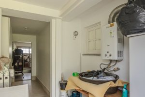 Casa em Condomínio à venda com 259m², 3 dormitórios, 1 suíte, 3 vagas, no bairro Vila Nova em Porto Alegre