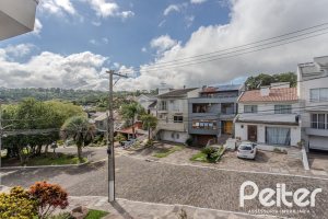Casa em Condomínio à venda com 259m², 3 dormitórios, 1 suíte, 3 vagas, no bairro Vila Nova em Porto Alegre