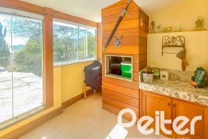 Casa em Condomínio à venda com 259m², 3 dormitórios, 1 suíte, 3 vagas, no bairro Vila Nova em Porto Alegre