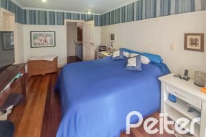 Casa em Condomínio à venda com 259m², 3 dormitórios, 1 suíte, 3 vagas, no bairro Vila Nova em Porto Alegre