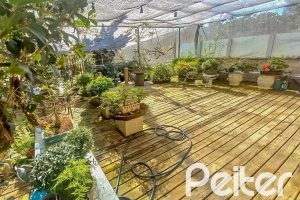 Casa em Condomínio à venda com 259m², 3 dormitórios, 1 suíte, 3 vagas, no bairro Vila Nova em Porto Alegre