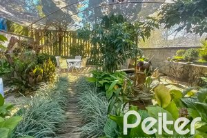 Casa em Condomínio à venda com 259m², 3 dormitórios, 1 suíte, 3 vagas, no bairro Vila Nova em Porto Alegre