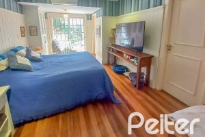 Casa em Condomínio à venda com 259m², 3 dormitórios, 1 suíte, 3 vagas, no bairro Vila Nova em Porto Alegre