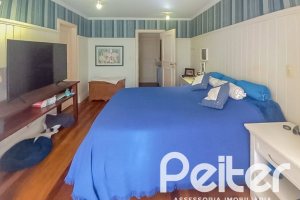 Casa em Condomínio à venda com 259m², 3 dormitórios, 1 suíte, 3 vagas, no bairro Vila Nova em Porto Alegre