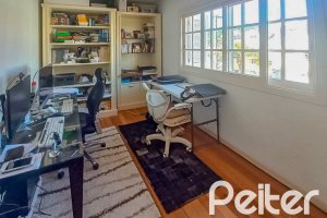 Casa em Condomínio à venda com 259m², 3 dormitórios, 1 suíte, 3 vagas, no bairro Vila Nova em Porto Alegre