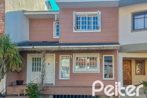 Casa em Condomínio à venda com 259m², 3 dormitórios, 1 suíte, 3 vagas, no bairro Vila Nova em Porto Alegre