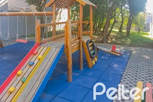 Casa em Condomínio à venda com 259m², 3 dormitórios, 1 suíte, 3 vagas, no bairro Vila Nova em Porto Alegre