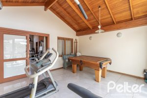 Casa à venda com 237m², 3 dormitórios, 1 suíte, 4 vagas, no bairro Vila Assunção em Porto Alegre