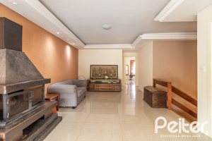 Casa à venda com 642m², 4 dormitórios, 2 suítes, 4 vagas, no bairro Ipanema em Porto Alegre