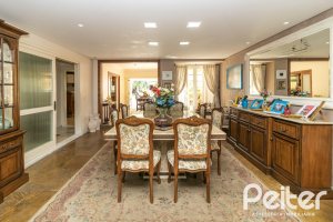 Casa à venda com 642m², 4 dormitórios, 2 suítes, 4 vagas, no bairro Ipanema em Porto Alegre