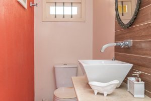 Casa à venda com 642m², 4 dormitórios, 2 suítes, 4 vagas, no bairro Ipanema em Porto Alegre