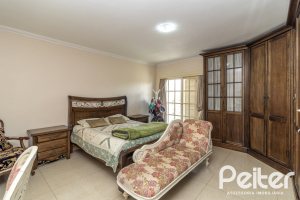 Casa à venda com 642m², 4 dormitórios, 2 suítes, 4 vagas, no bairro Ipanema em Porto Alegre