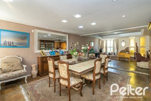 Casa à venda com 642m², 4 dormitórios, 2 suítes, 4 vagas, no bairro Ipanema em Porto Alegre