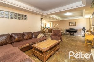 Casa à venda com 642m², 4 dormitórios, 2 suítes, 4 vagas, no bairro Ipanema em Porto Alegre