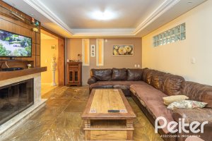 Casa à venda com 642m², 4 dormitórios, 2 suítes, 4 vagas, no bairro Ipanema em Porto Alegre