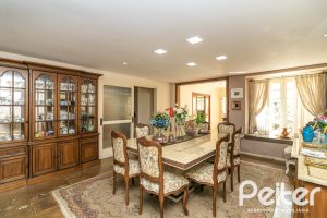 Casa à venda com 642m², 4 dormitórios, 2 suítes, 4 vagas, no bairro Ipanema em Porto Alegre