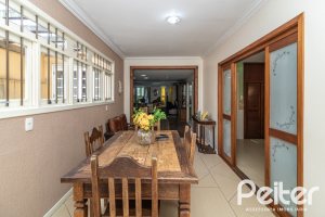 Casa à venda com 642m², 4 dormitórios, 2 suítes, 4 vagas, no bairro Ipanema em Porto Alegre