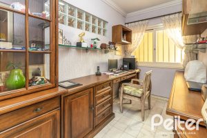 Casa à venda com 642m², 4 dormitórios, 2 suítes, 4 vagas, no bairro Ipanema em Porto Alegre