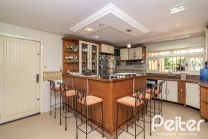 Casa à venda com 642m², 4 dormitórios, 2 suítes, 4 vagas, no bairro Ipanema em Porto Alegre