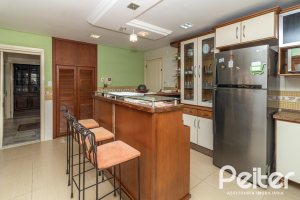 Casa à venda com 642m², 4 dormitórios, 2 suítes, 4 vagas, no bairro Ipanema em Porto Alegre