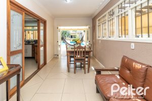 Casa à venda com 642m², 4 dormitórios, 2 suítes, 4 vagas, no bairro Ipanema em Porto Alegre