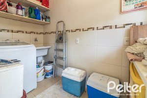 Casa à venda com 642m², 4 dormitórios, 2 suítes, 4 vagas, no bairro Ipanema em Porto Alegre