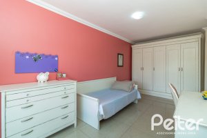 Casa à venda com 642m², 4 dormitórios, 2 suítes, 4 vagas, no bairro Ipanema em Porto Alegre