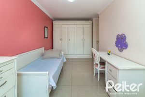 Casa à venda com 642m², 4 dormitórios, 2 suítes, 4 vagas, no bairro Ipanema em Porto Alegre