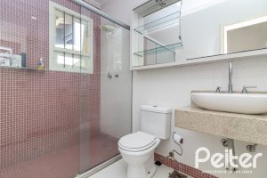 Casa à venda com 642m², 4 dormitórios, 2 suítes, 4 vagas, no bairro Ipanema em Porto Alegre