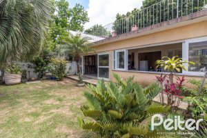 Casa à venda com 642m², 4 dormitórios, 2 suítes, 4 vagas, no bairro Ipanema em Porto Alegre