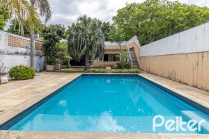 Casa à venda com 642m², 4 dormitórios, 2 suítes, 4 vagas, no bairro Ipanema em Porto Alegre