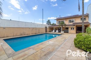 Casa à venda com 642m², 4 dormitórios, 2 suítes, 4 vagas, no bairro Ipanema em Porto Alegre