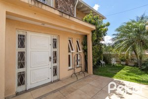 Casa à venda com 642m², 4 dormitórios, 2 suítes, 4 vagas, no bairro Ipanema em Porto Alegre