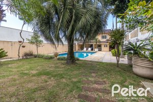 Casa à venda com 642m², 4 dormitórios, 2 suítes, 4 vagas, no bairro Ipanema em Porto Alegre