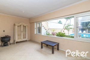 Casa à venda com 642m², 4 dormitórios, 2 suítes, 4 vagas, no bairro Ipanema em Porto Alegre