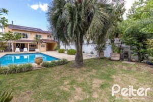 Casa à venda com 642m², 4 dormitórios, 2 suítes, 4 vagas, no bairro Ipanema em Porto Alegre