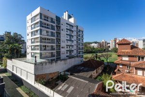Apartamento à venda com 82m², 3 dormitórios, 1 suíte, 2 vagas, no bairro Tristeza em Porto Alegre
