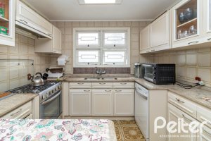 Casa à venda com 389m², 4 dormitórios, 2 suítes, 4 vagas, no bairro Vila Assunção em Porto Alegre