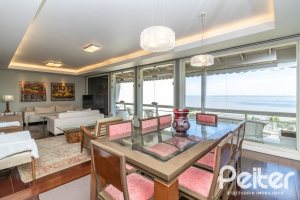 Casa à venda com 389m², 4 dormitórios, 2 suítes, 4 vagas, no bairro Vila Assunção em Porto Alegre