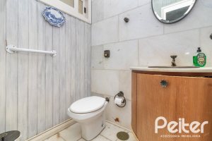 Casa à venda com 389m², 4 dormitórios, 2 suítes, 4 vagas, no bairro Vila Assunção em Porto Alegre