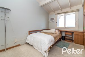 Casa à venda com 389m², 4 dormitórios, 2 suítes, 4 vagas, no bairro Vila Assunção em Porto Alegre