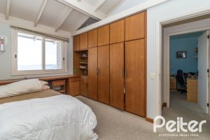 Casa à venda com 389m², 4 dormitórios, 2 suítes, 4 vagas, no bairro Vila Assunção em Porto Alegre