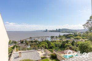 Casa à venda com 389m², 4 dormitórios, 2 suítes, 4 vagas, no bairro Vila Assunção em Porto Alegre