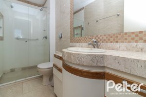 Casa à venda com 389m², 4 dormitórios, 2 suítes, 4 vagas, no bairro Vila Assunção em Porto Alegre